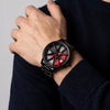 Reloj BMW M3 puesto en la muñeca