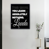 Citation “You learn absolutely nothing” sur fond noir avec typographie blanche et signature Lauda