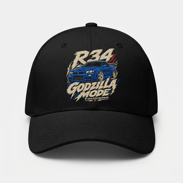 Vue de face d’une casquette noire Nissan R34 Godzilla Mode Tourismo avec broderie automobile multicolore