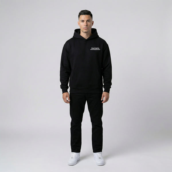 Hoodie BMW M4 Night Run noir porté, vue de face en entier, style streetwear premium