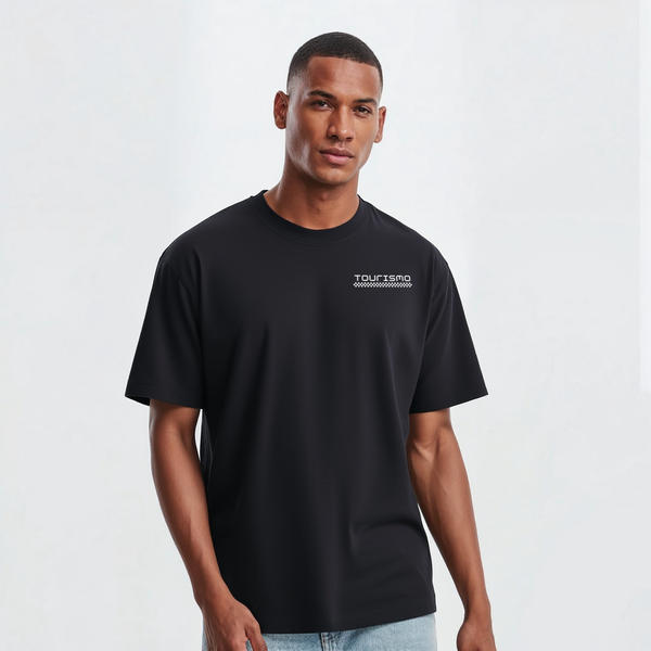 T-shirt noir F1 Pierre Gasly porté par mannequin, vue de face avec logo Tourismo côté cœur