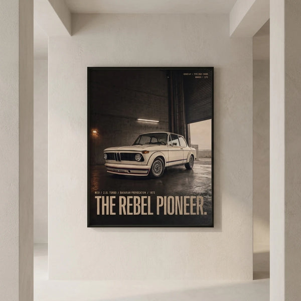 Poster BMW 2002 Turbo 1973 Tourismo encadré et présenté dans un intérieur contemporain