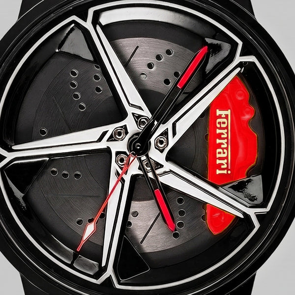 Primer plano de la llanta y de la pinza grabada ferrari, reloj Ferrari 488