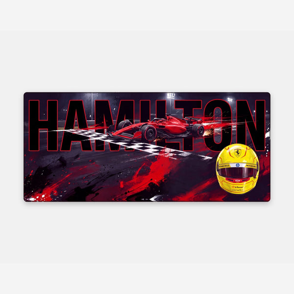 Tapis de souris Lewis Hamilton, première victoire en rouge, vue carrée du tapis posé à plat.