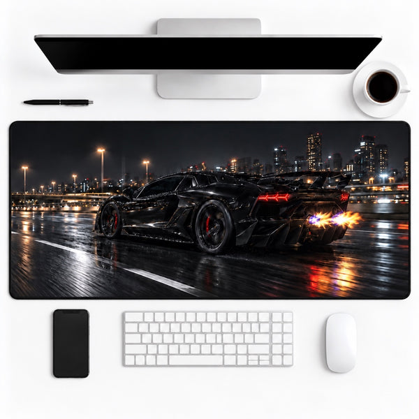 Tapis de souris Lamborghini Aventador SVJ noire, mise en situation carrée sur un bureau clair.