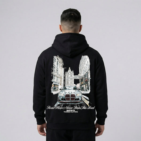 Sweat à capuche BMW M3 G80 noir porté, vue de dos en entier avec grand visuel imprimé