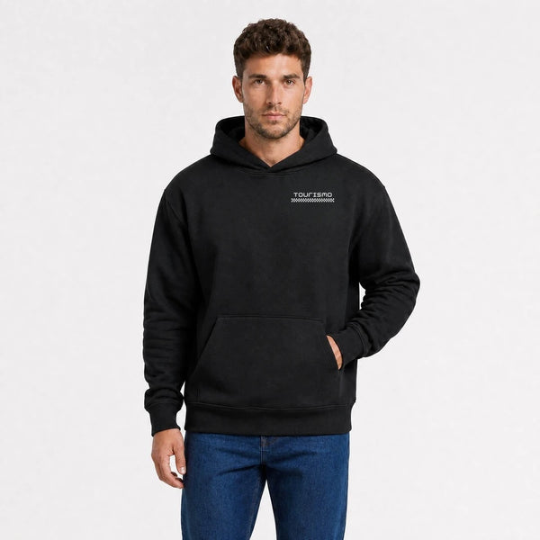 Sudadera Jaguar D-Type Le Mans N°6: Born for Le Mans negra, vista frontal de cerca con logo Tourismo
