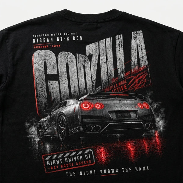 Design Nissan GT-R R35 Godzilla noir, feux rouges lumineux, flocage haute définition, Tourismo Clothing Junior