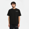 T-shirt F1 Silverstone Circuit d’Angleterre noir – modèle main sur épaule, style racing premium
