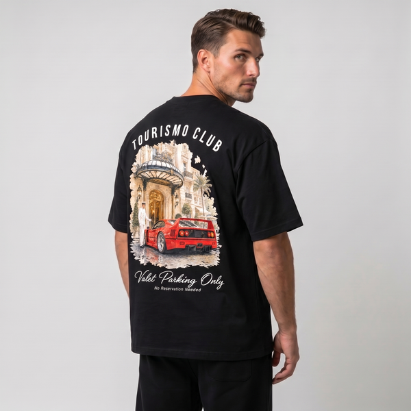 T-shirt noir oversize Tourismo Club avec print dos Ferrari F40 rouge, vue de trois quarts, Tourismo Clothing